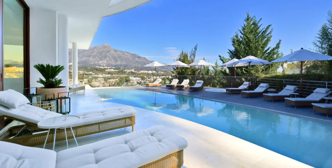 Продажа  отдельно стоящей виллы в Nueva Andalucía 44