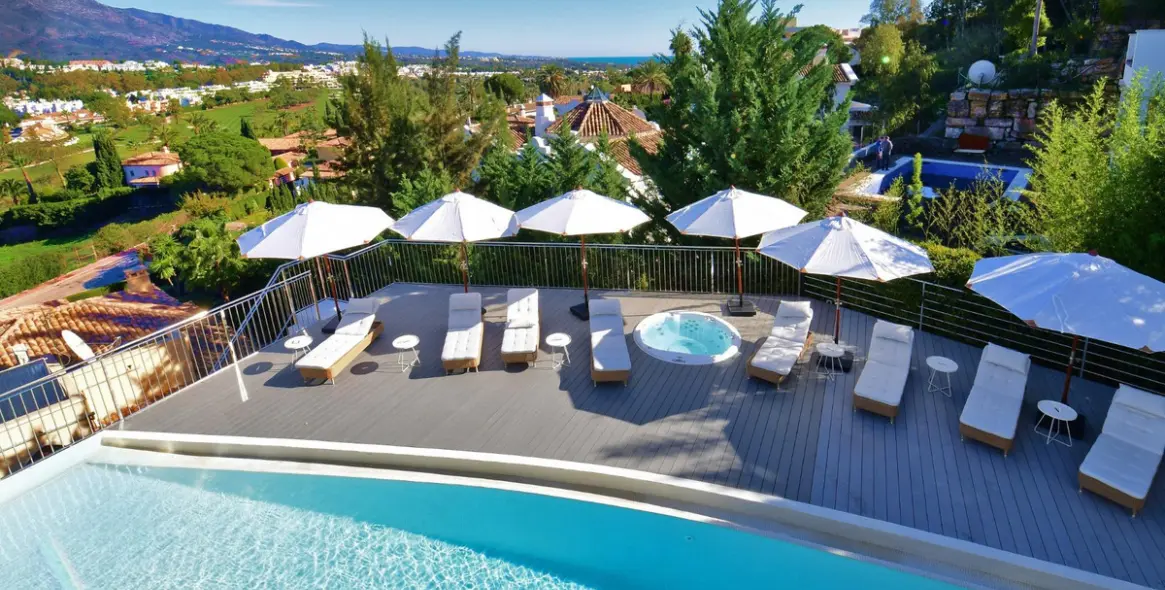 Продажа  отдельно стоящей виллы в Nueva Andalucía 50