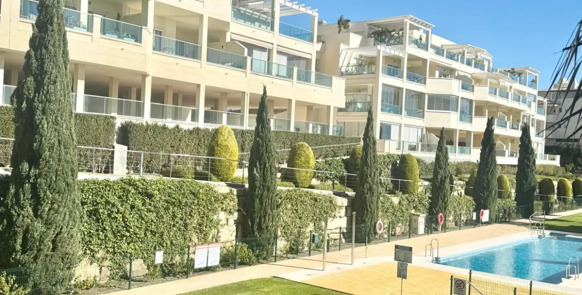 Продажа апартаментов на среднем этаже в Cerros del Aguila 1