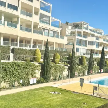 Продажа апартаментов на среднем этаже в Cerros del Aguila