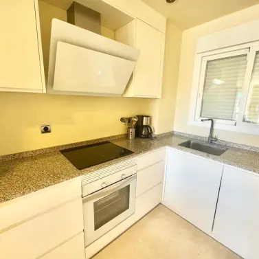 Продажа апартаментов на среднем этаже в Cerros del Aguila