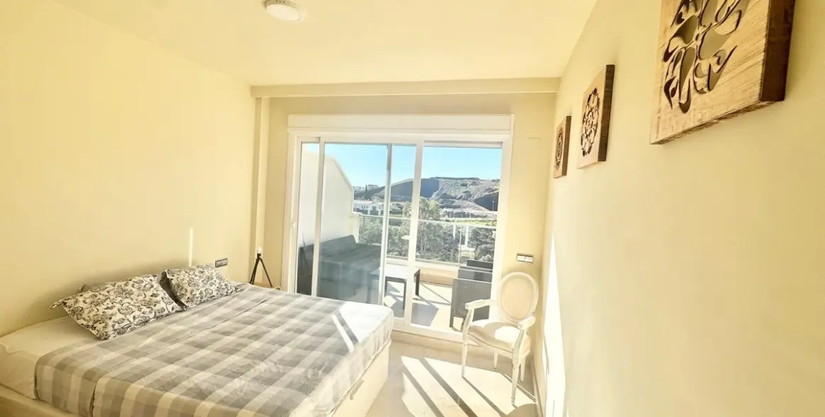 Продажа апартаментов на среднем этаже в Cerros del Aguila 4