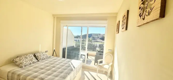 Продажа апартаментов на среднем этаже в Cerros del Aguila 3