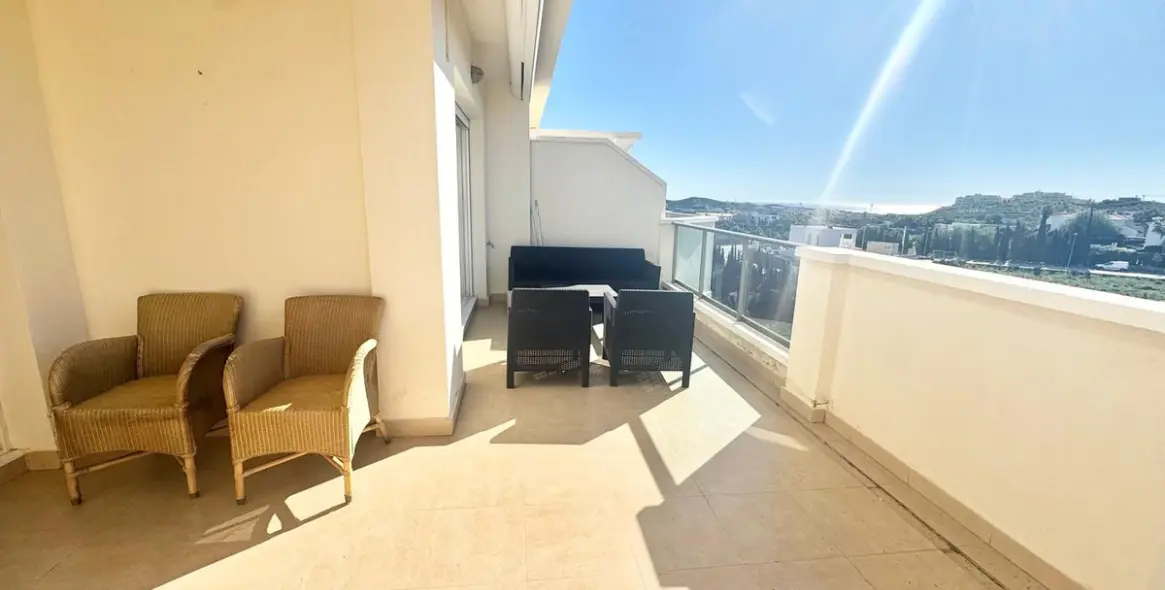 Продажа апартаментов на среднем этаже в Cerros del Aguila 11