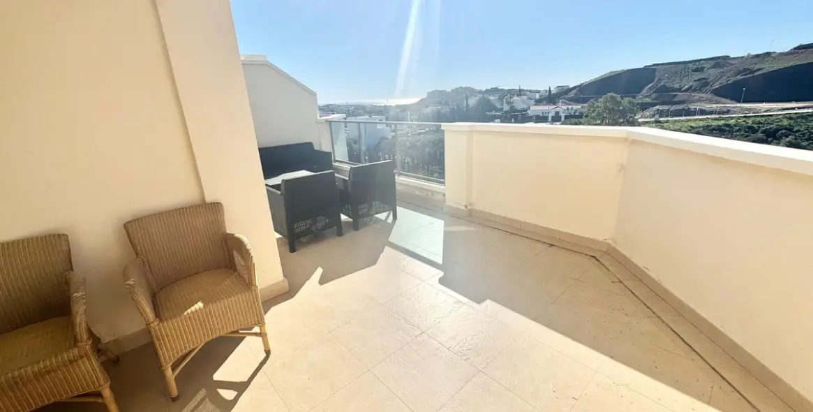 Продажа апартаментов на среднем этаже в Cerros del Aguila 13