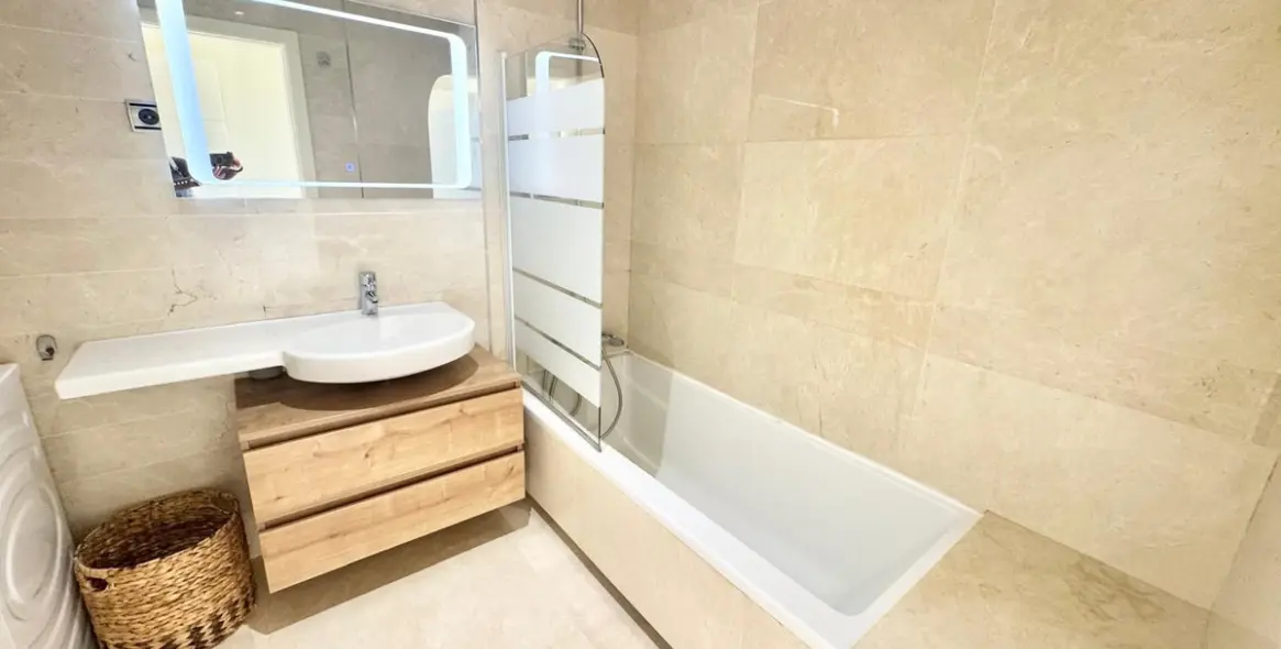 Продажа апартаментов на среднем этаже в Cerros del Aguila 16