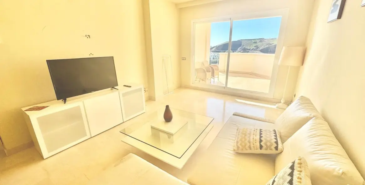 Venta de apartamento en planta media en Cerros del Aguila 22