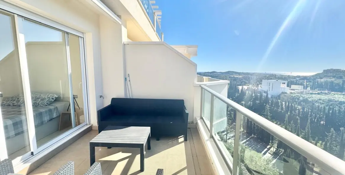 Venta de apartamento en planta media en Cerros del Aguila 23