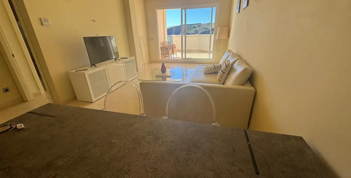 Venta de apartamento en planta media en Cerros del Aguila 24