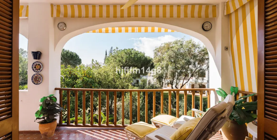 Продажа апартаментов на среднем этаже в Nueva Andalucía 1