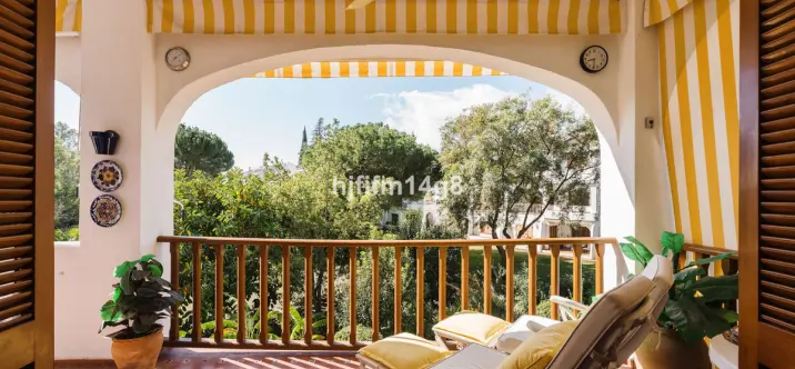 Sale of middle floor apartment in Nueva Andalucía 0