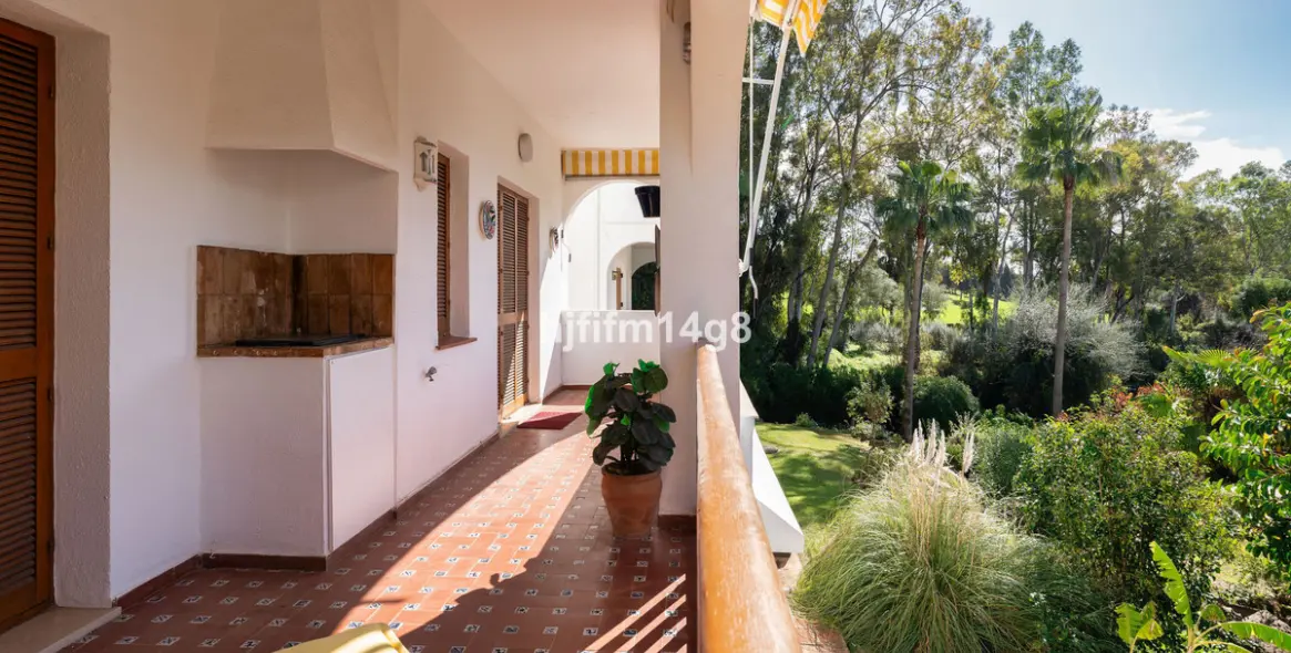 Продажа апартаментов на среднем этаже в Nueva Andalucía 2