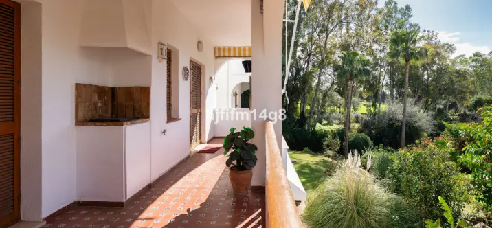 Sale of middle floor apartment in Nueva Andalucía 1