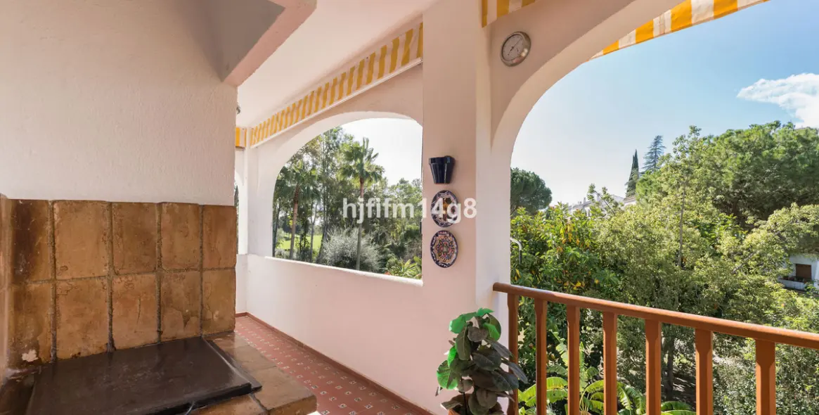 Продажа апартаментов на среднем этаже в Nueva Andalucía 4