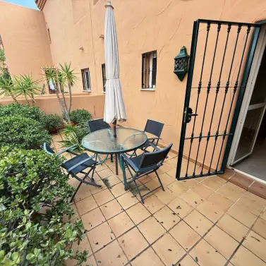 Продажа апартаментов на среднем этаже в Elviria