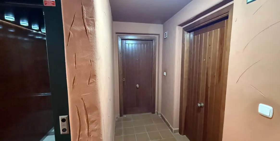 Sale of middle floor apartment in Elviria 5