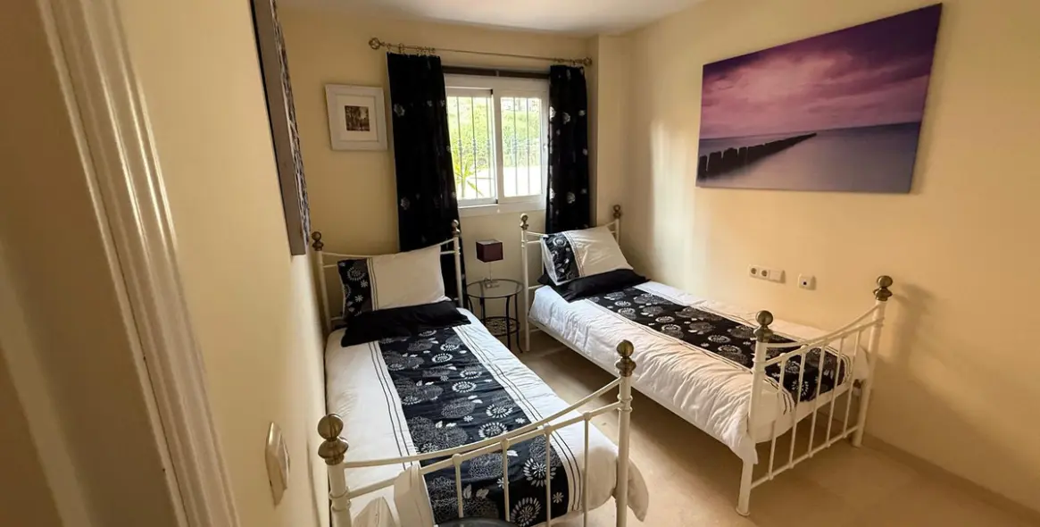 Sale of middle floor apartment in Elviria 6