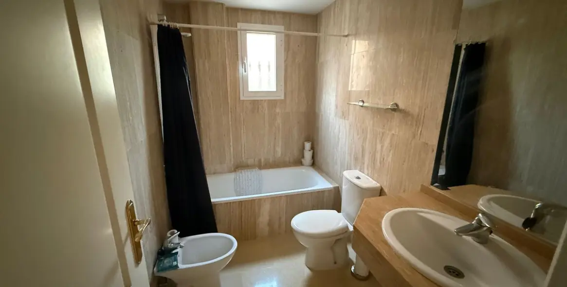 Sale of middle floor apartment in Elviria 7