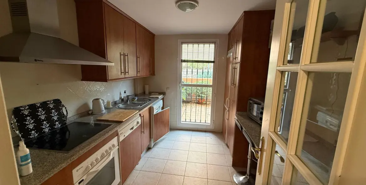 Sale of middle floor apartment in Elviria 17