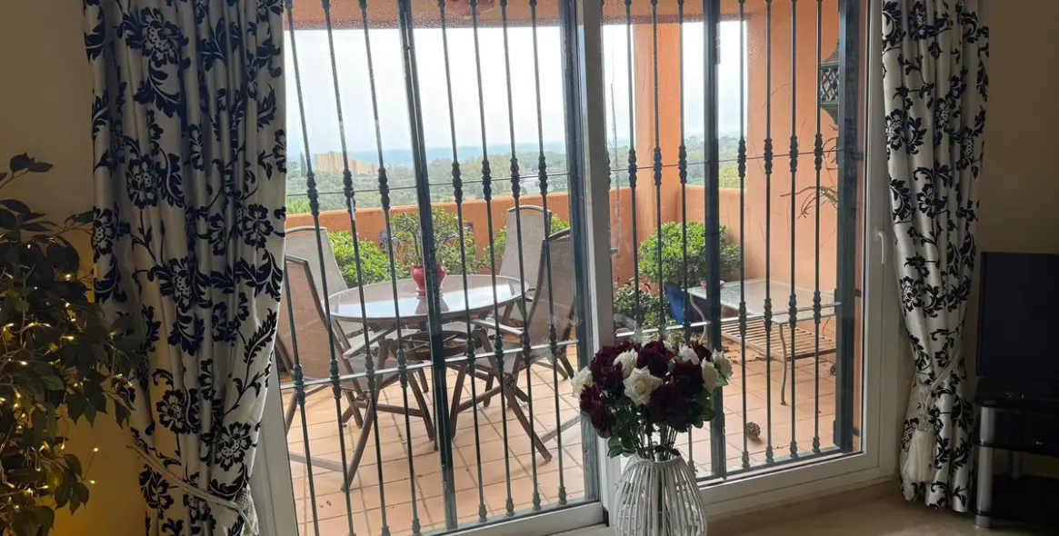 Sale of middle floor apartment in Elviria 20