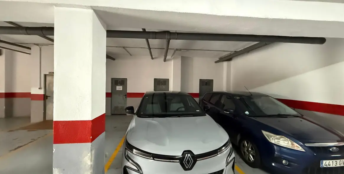 Sale of middle floor apartment in Elviria 26