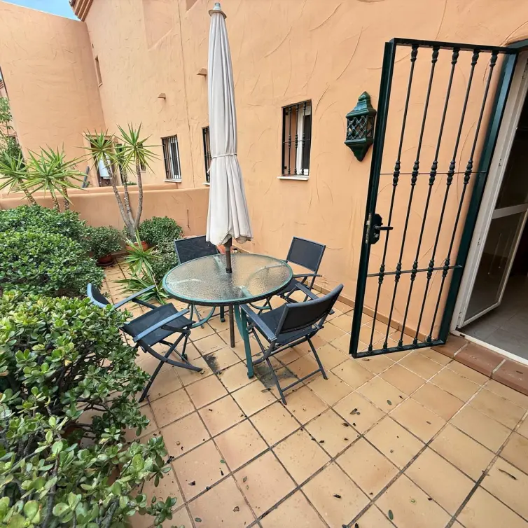 Sale of middle floor apartment in Elviria