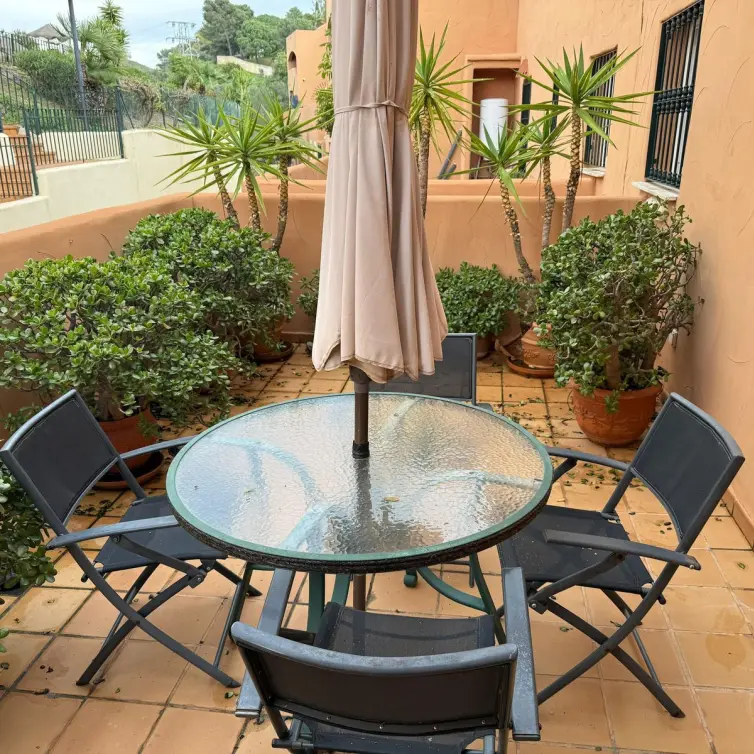 Sale of middle floor apartment in Elviria