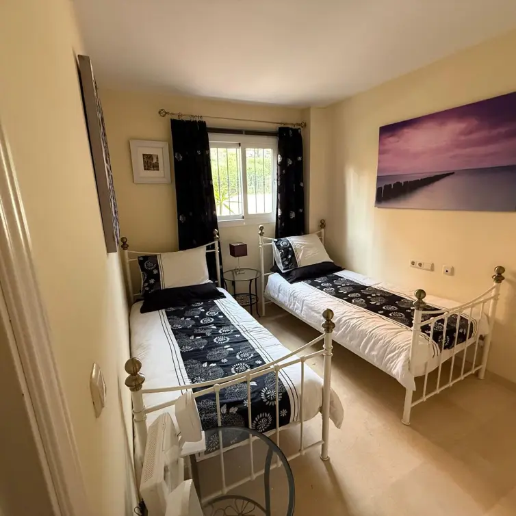 Sale of middle floor apartment in Elviria