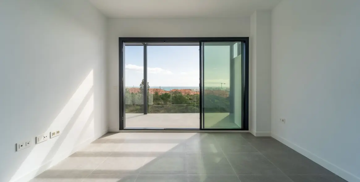 Sale of middle floor apartment in Mijas Costa 3