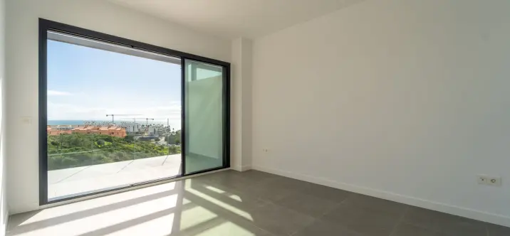 Sale of middle floor apartment in Mijas Costa 4