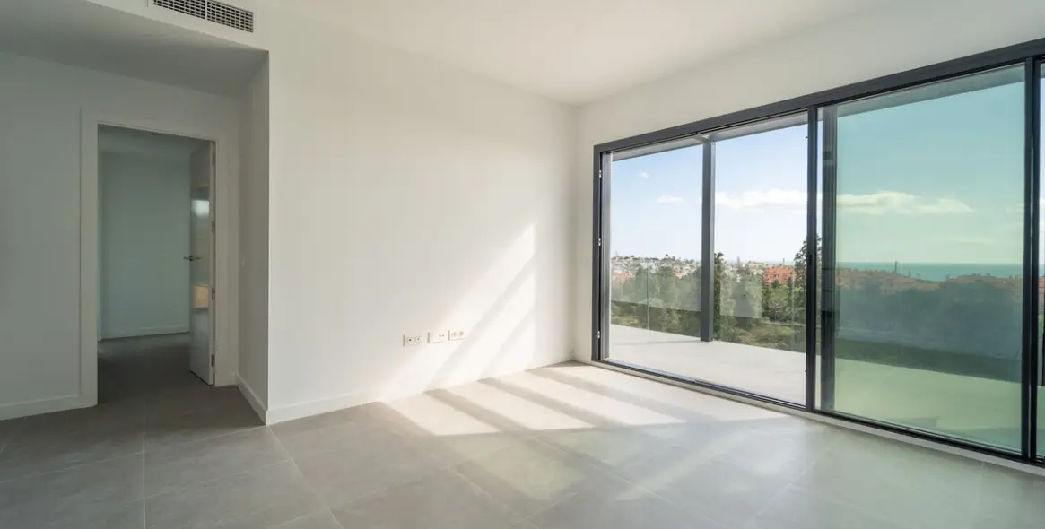 Sale of middle floor apartment in Mijas Costa 7