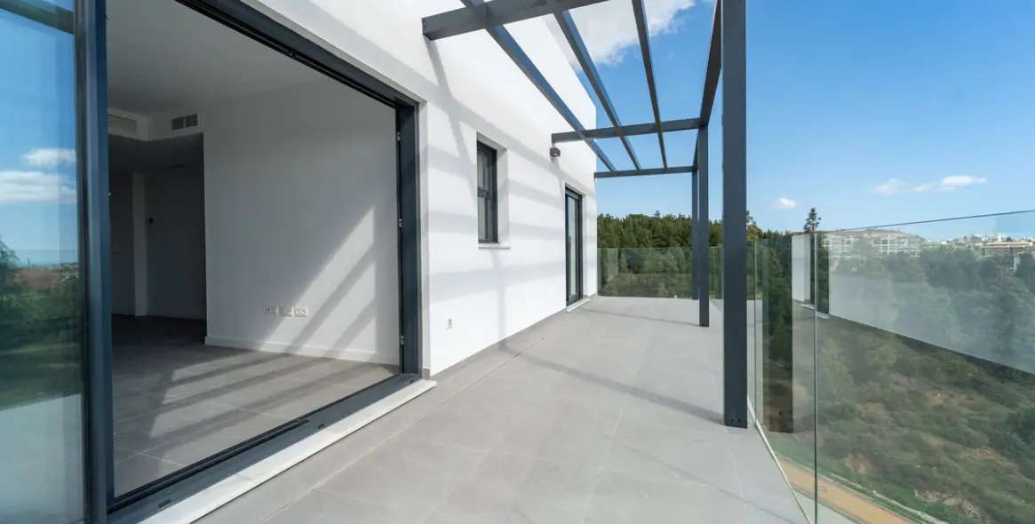 Sale of middle floor apartment in Mijas Costa 15