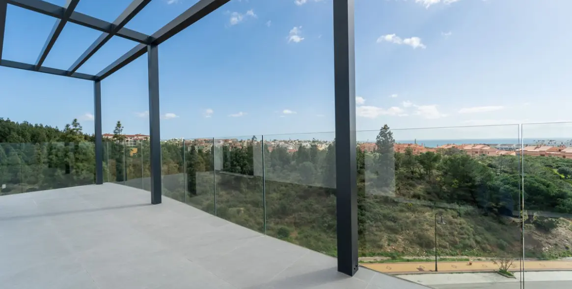 Sale of middle floor apartment in Mijas Costa 17