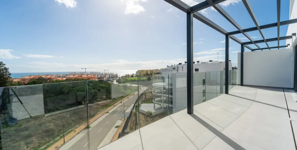 Sale of middle floor apartment in Mijas Costa 18