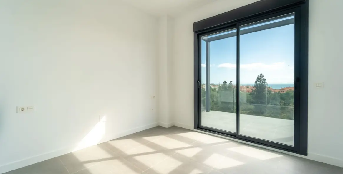 Sale of middle floor apartment in Mijas Costa 19