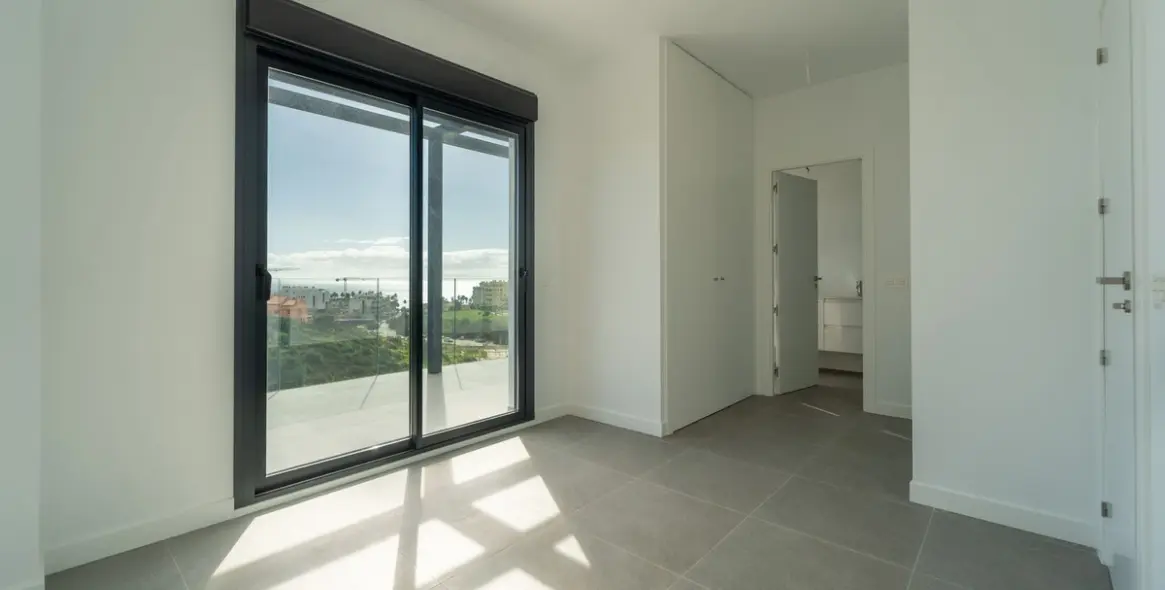 Sale of middle floor apartment in Mijas Costa 20