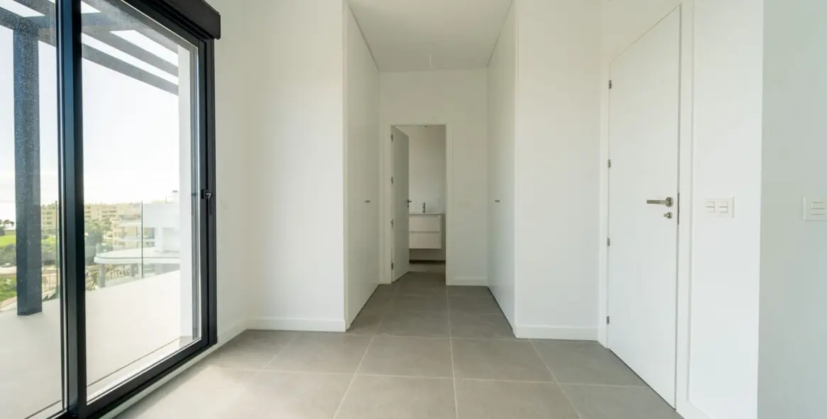 Sale of middle floor apartment in Mijas Costa 23