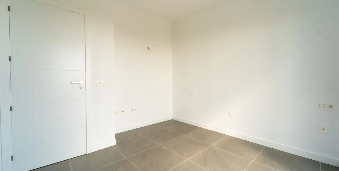 Sale of middle floor apartment in Mijas Costa 24