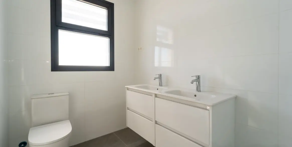 Sale of middle floor apartment in Mijas Costa 27