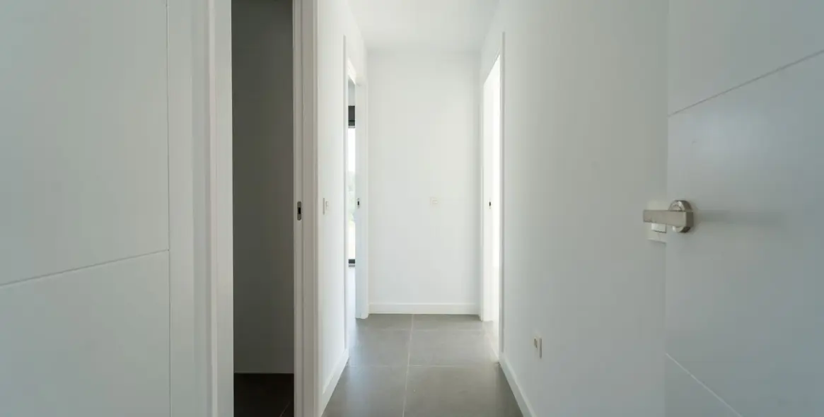 Sale of middle floor apartment in Mijas Costa 29