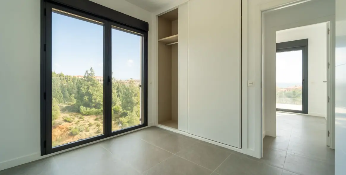 Sale of middle floor apartment in Mijas Costa 30