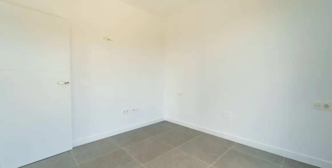 Sale of middle floor apartment in Mijas Costa 31