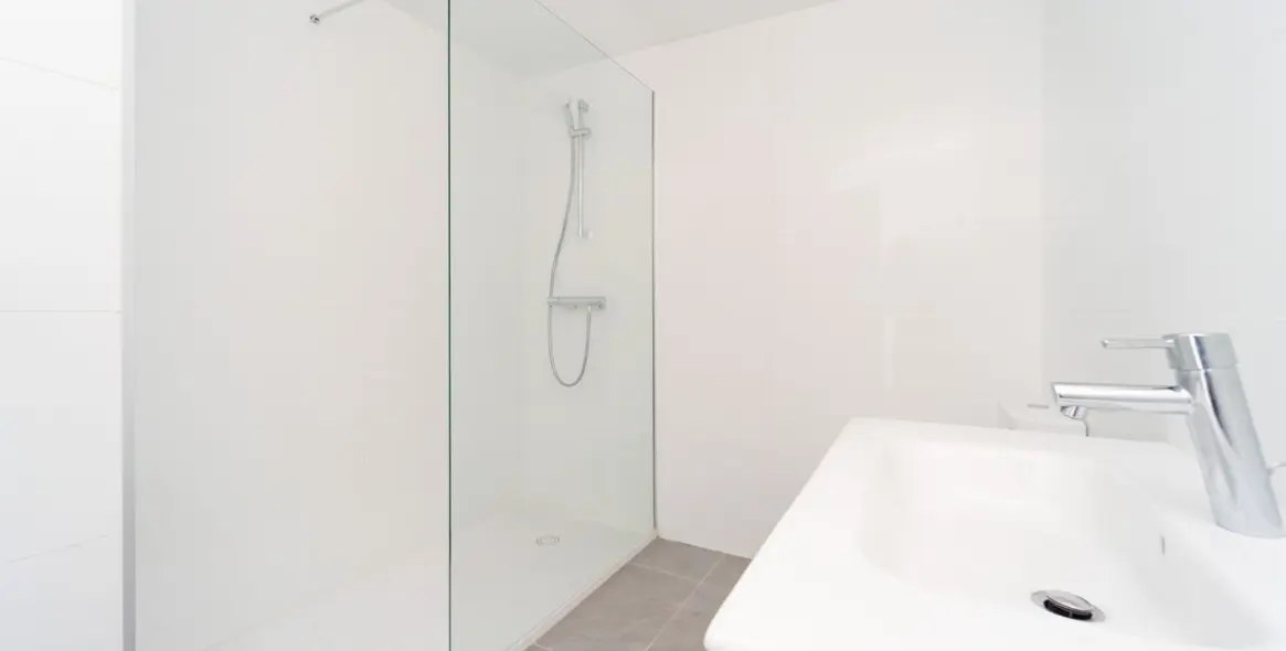 Sale of middle floor apartment in Mijas Costa 36