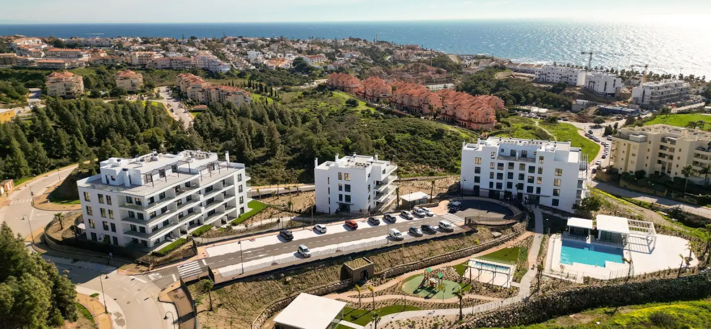 Sale of middle floor apartment in Mijas Costa 2