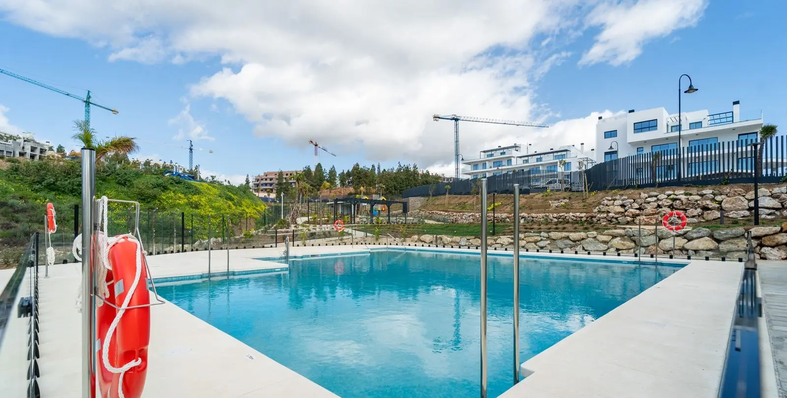 Sale of middle floor apartment in Mijas Costa 11