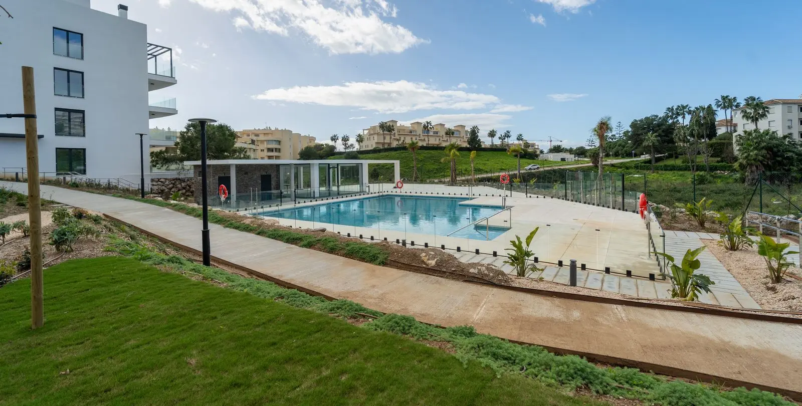 Sale of middle floor apartment in Mijas Costa 12