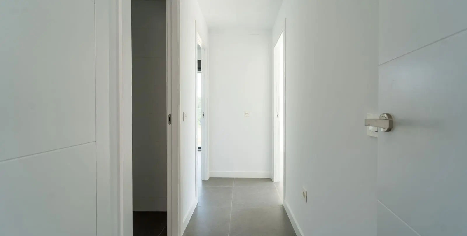 Sale of middle floor apartment in Mijas Costa 27