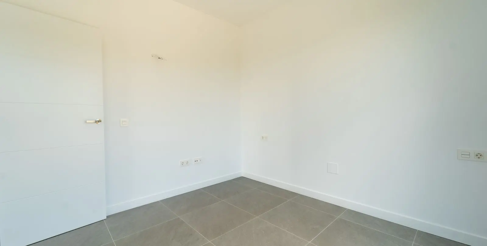 Sale of middle floor apartment in Mijas Costa 29