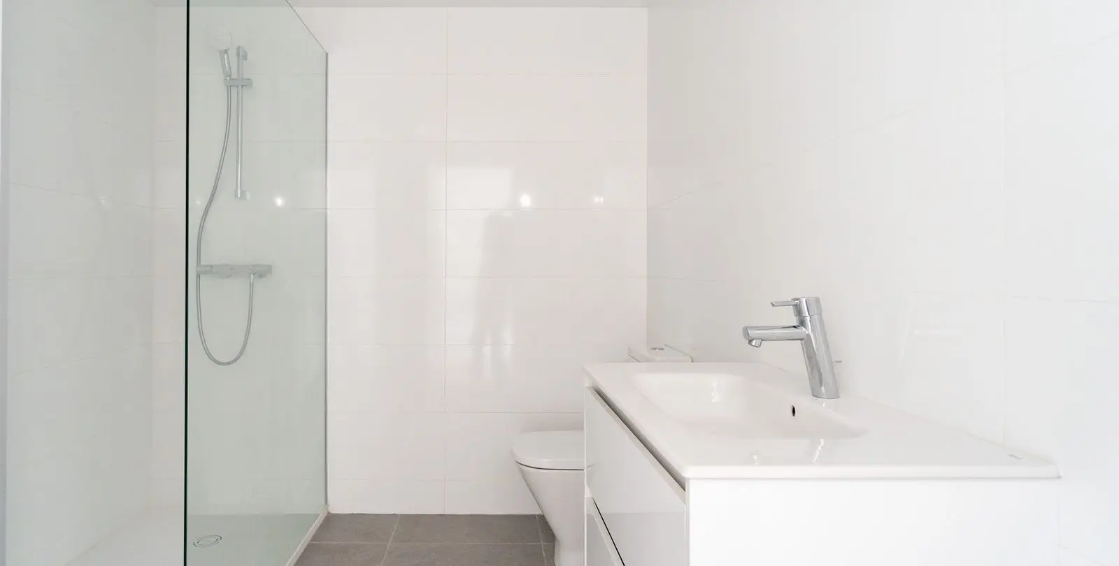 Sale of middle floor apartment in Mijas Costa 32