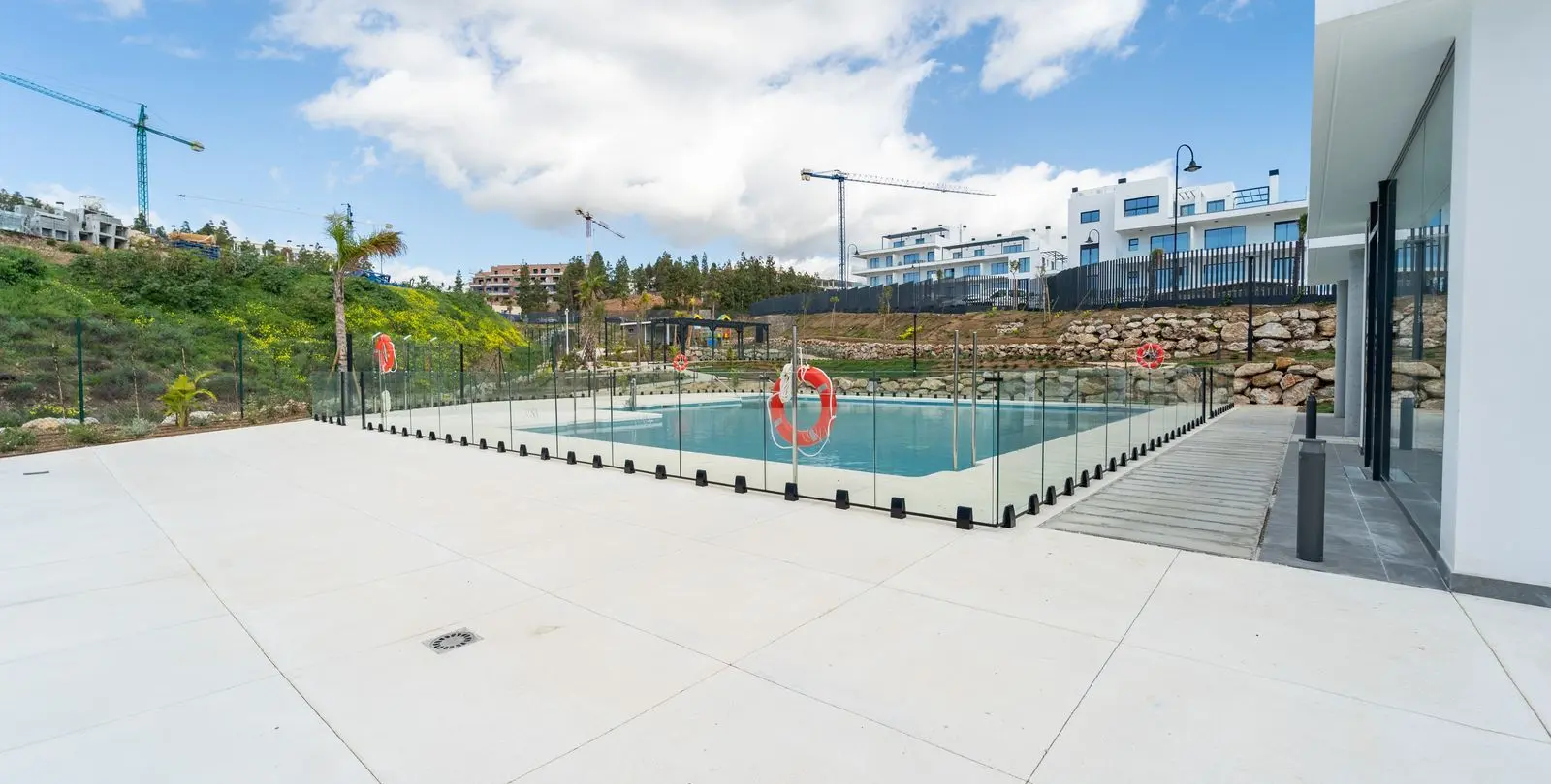 Sale of middle floor apartment in Mijas Costa 36